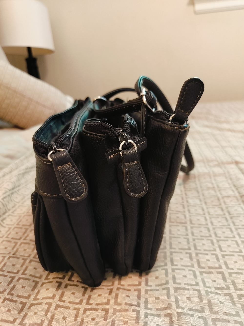 Multisac Black Leather Multi-Pocket Crossbody Bag